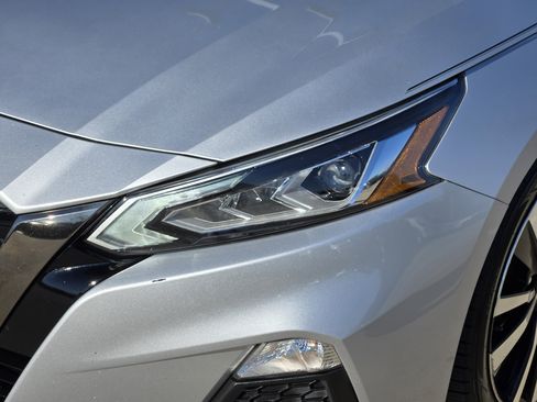 Used 2020 Nissan Altima 2.5 SR w/ Premium Package image 9