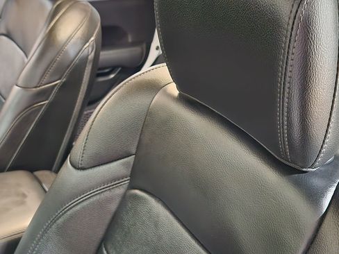 Used 2022 Jeep Wrangler Unlimited Sahara image 32