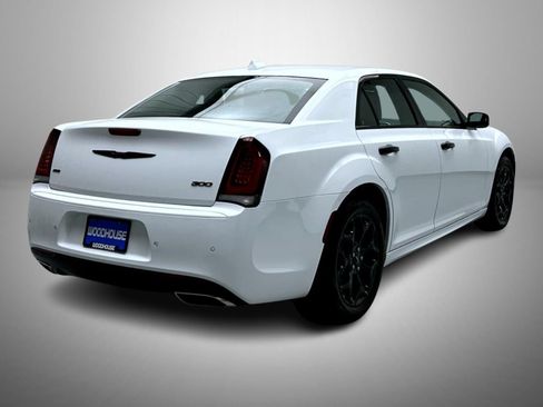 Used 2022 Chrysler 300 Touring L AWD/4WD image 5