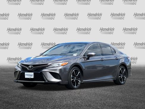 Used 2020 Toyota Camry XSE w/ Blackout Package FWD image 9