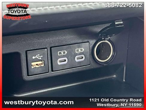 Used 2023 Toyota Highlander XLE image 34