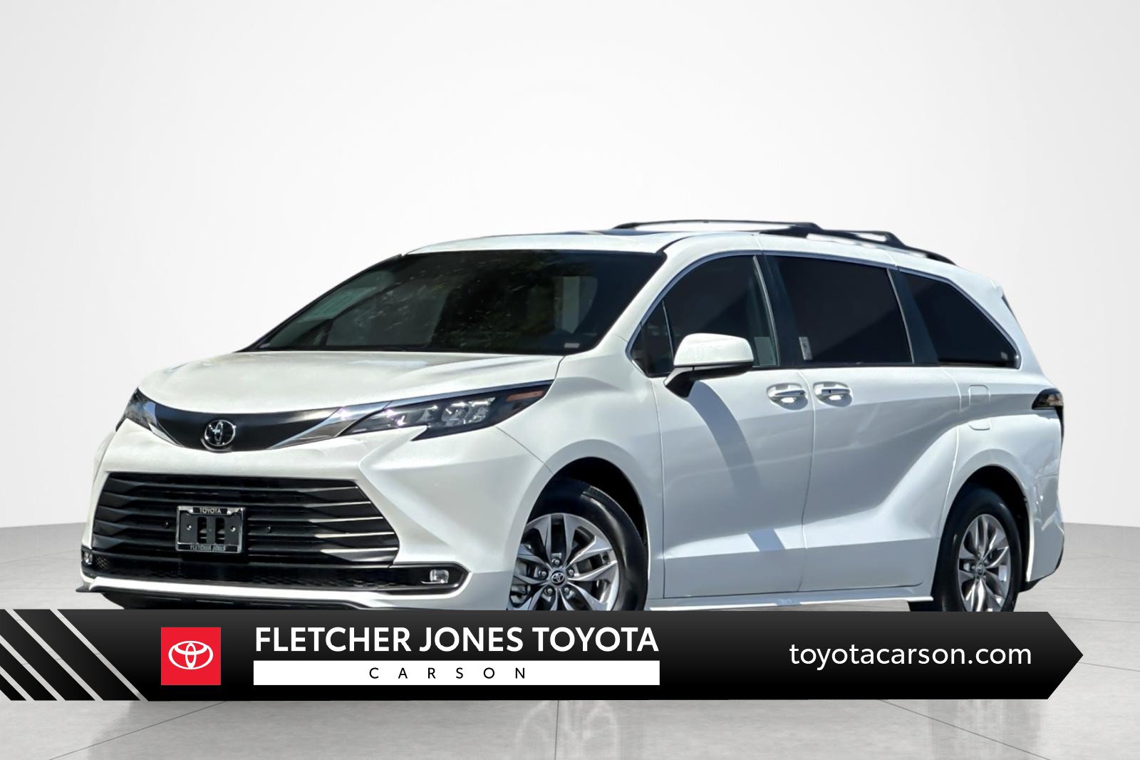Certified 2026 Toyota Sienna XLE FWD image 1