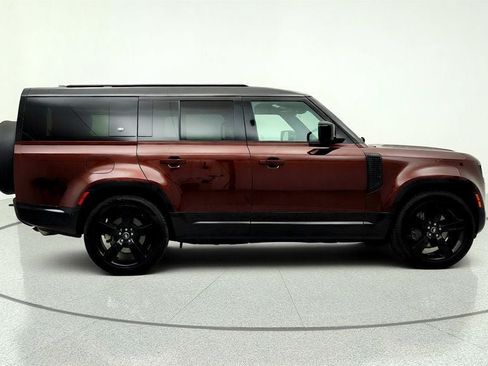 Used 2024 Land Rover Defender 130 X-Dynamic SE AWD/4WD image 4