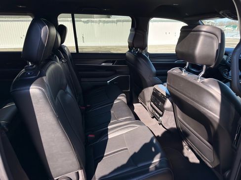 Used 2023 Jeep Wagoneer Series III w/ Preferred Equipment Group image 44