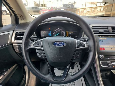 Used 2018 Ford Fusion SE w/ Fusion SE Technology Package image 41