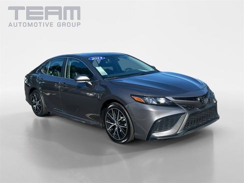 Used 2023 Toyota Camry SE image 1