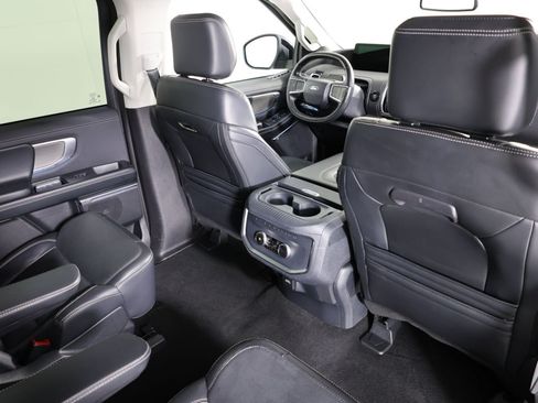Used 2025 Ford Expedition Platinum AWD/4WD image 42