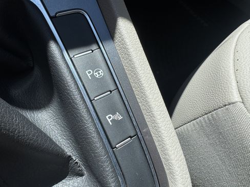 Used 2017 Volkswagen Golf Alltrack SE image 30