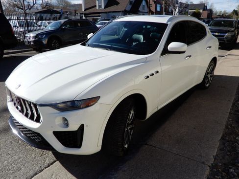 Used 2020 Maserati Levante AWD/4WD image 8
