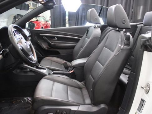 Used 2014 Volkswagen Eos FWD image 11