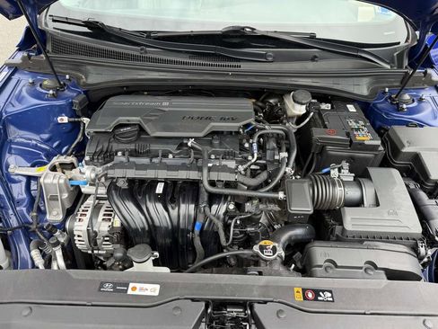 Used 2025 Hyundai Elantra Limited FWD image 18