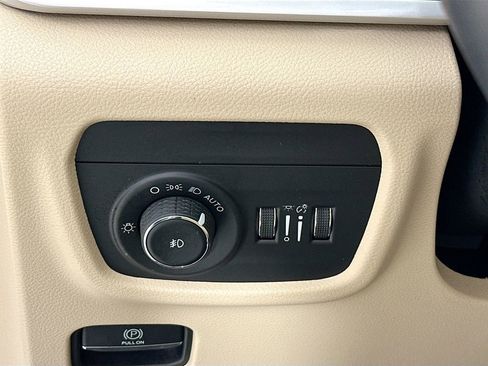 Used 2022 Jeep Grand Cherokee Limited AWD/4WD image 10