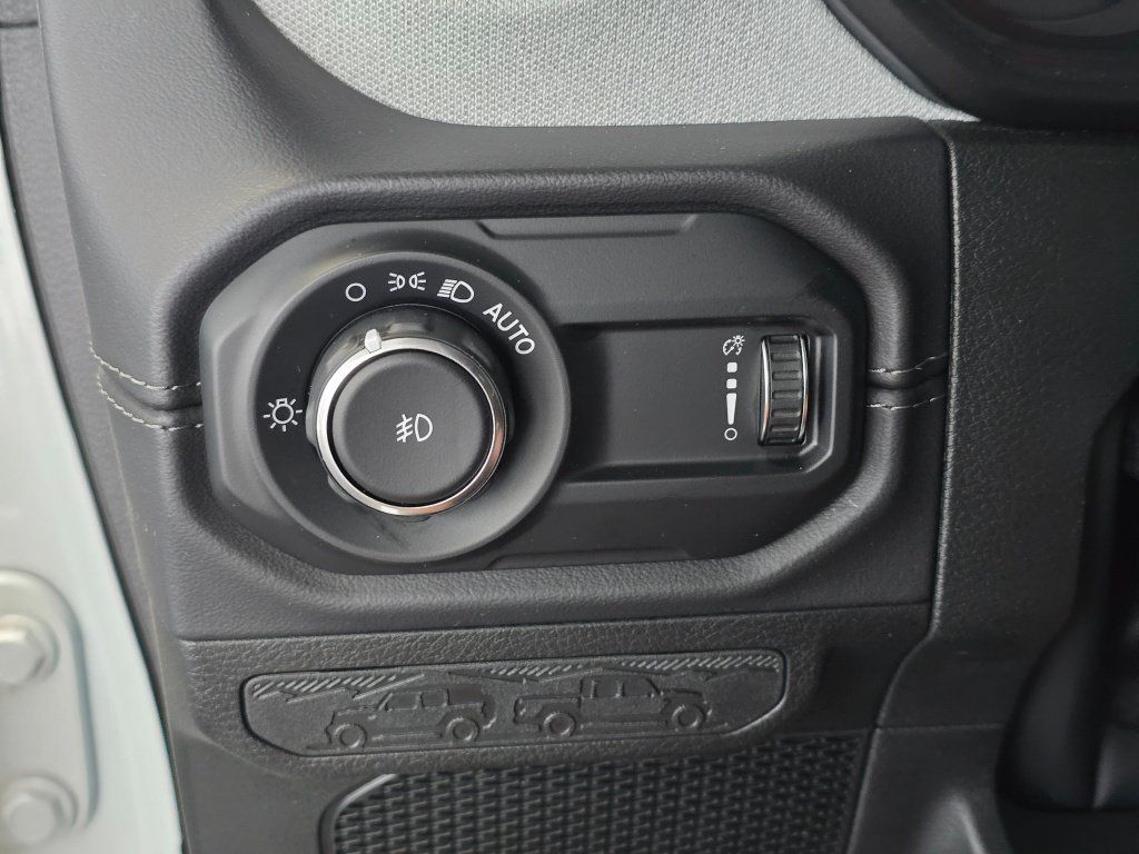 Used 2025 Jeep Wrangler Unlimited Sahara AWD/4WD image 22