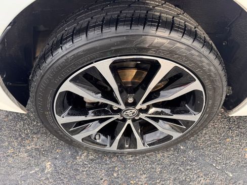 Used 2017 Toyota Corolla SE w/ SE Premium Package image 4