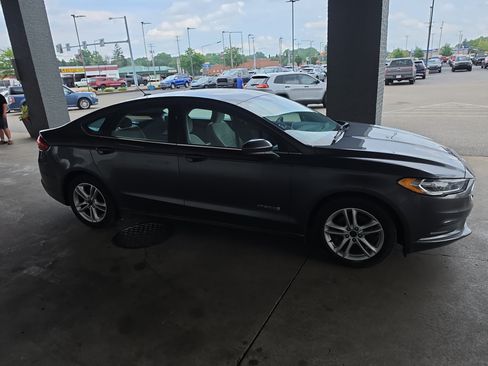 Used 2018 Ford Fusion S FWD image 2