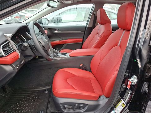 Used 2023 Toyota Camry XSE image 9