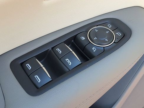 Used 2023 Cadillac XT5 Premium Luxury w/ LPO, Floor Liner Package AWD/4WD image 21