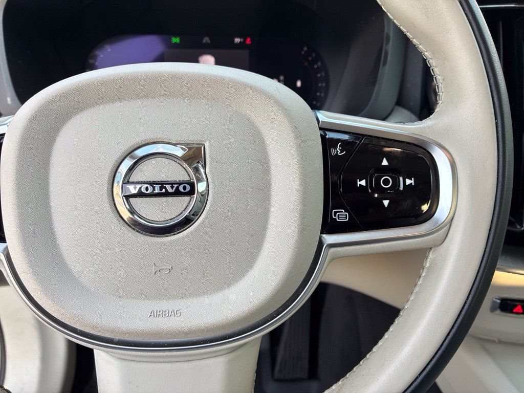 Used 2025 Volvo XC60 B5 Plus w/ Protection Package AWD/4WD image 31
