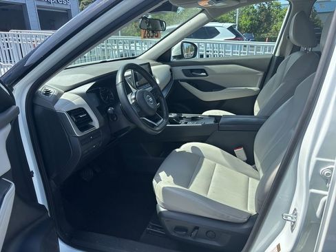 Certified 2021 Nissan Rogue SV w/ Premium Package FWD image 5
