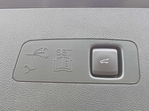 Used 2021 Lincoln Corsair FWD w/ Rear Removable Package Tray image 14