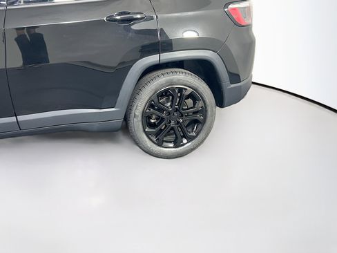 Used 2022 Jeep Compass Limited image 28