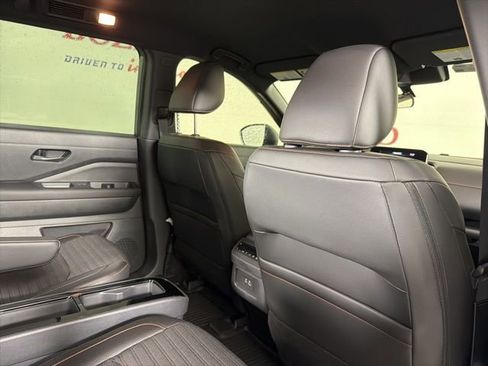 Used 2025 Nissan Pathfinder Rock Creek AWD/4WD image 19