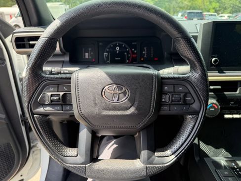 Used 2025 Toyota Tacoma SR5 AWD/4WD image 19