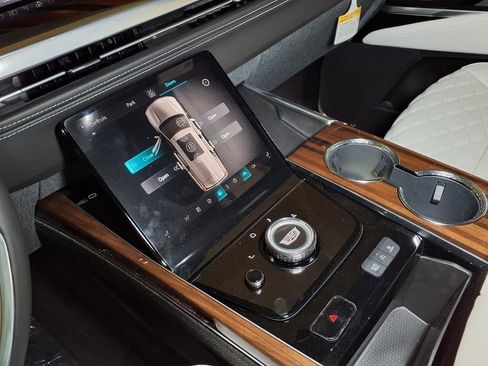 New 2026 Cadillac Escalade ESV Platinum Sport AWD/4WD image 18