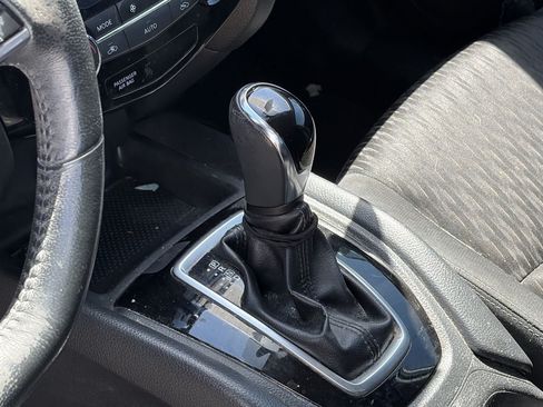 Used 2018 Nissan Rogue SV FWD image 9