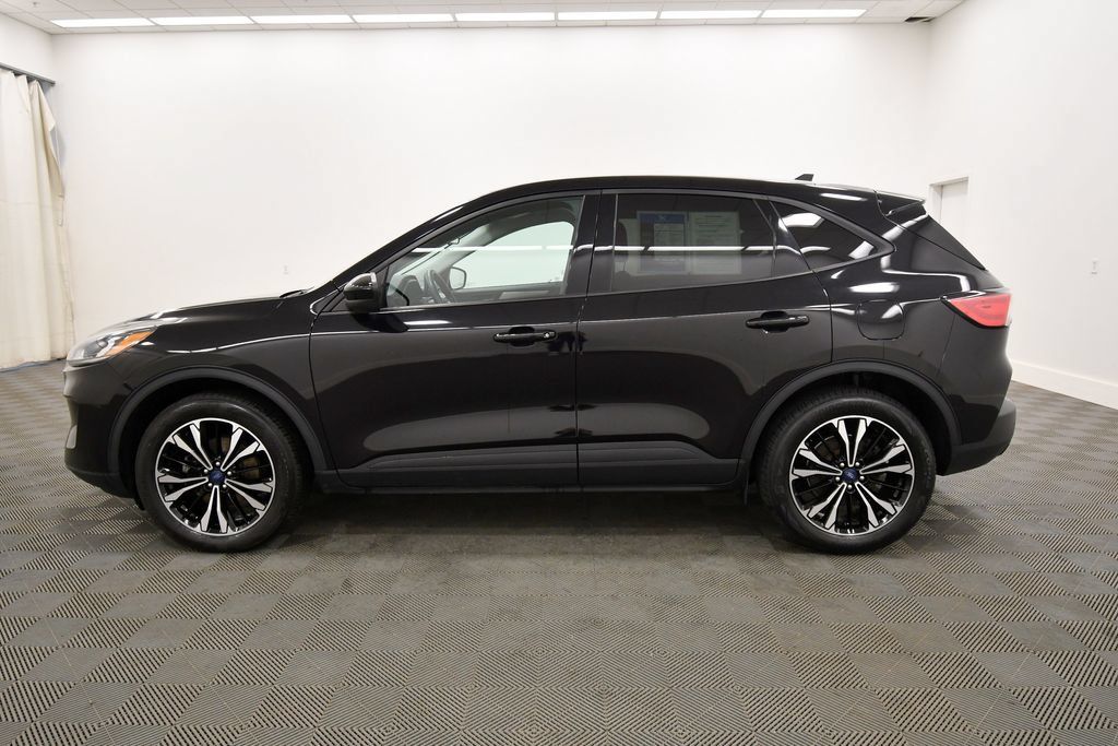 Used 2022 Ford Escape SE w/ SE Sport Appearance Package AWD/4WD image 4