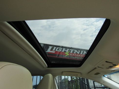 Used 2015 Lexus ES 300h w/ Premium Package w/Bamboo Trim image 8