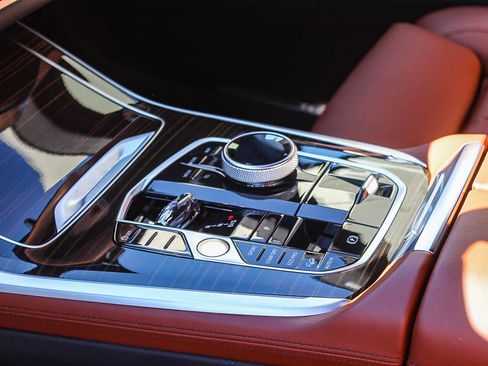 Used 2025 BMW X7 M60i image 19