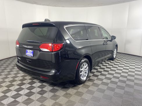 Used 2023 Chrysler Voyager LX FWD image 6