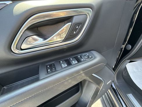 Certified 2023 GMC Yukon XL SLT w/ SLT Premium Package AWD/4WD image 24