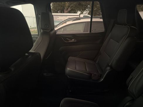 Used 2023 GMC Yukon SLT w/ SLT Premium Package AWD/4WD image 6