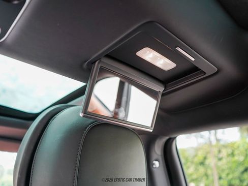 Used 2022 Bentley Flying Spur Plug-In Hybrid image 76