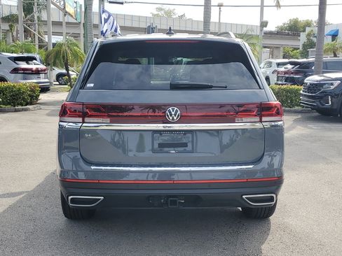 Used 2025 Volkswagen Atlas SE image 4
