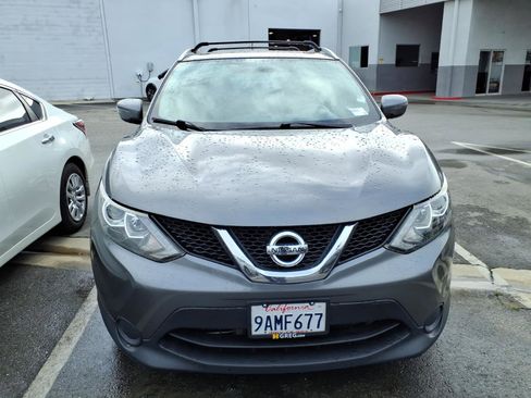 Used 2017 Nissan Rogue Sport SV image 2