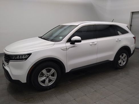 Used 2023 Kia Sorento LX FWD image 2