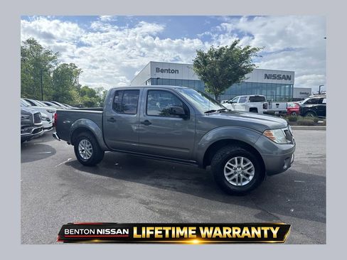 Used 2016 Nissan Frontier SV image 1