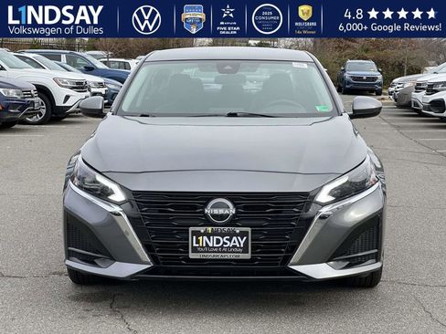 Used 2023 Nissan Altima 2.5 SV image 2