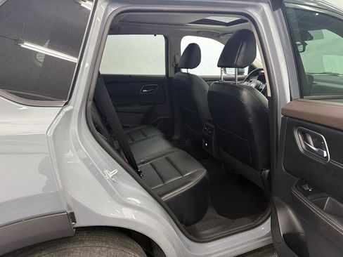 Used 2021 Nissan Rogue SL w/ Premium Package image 17