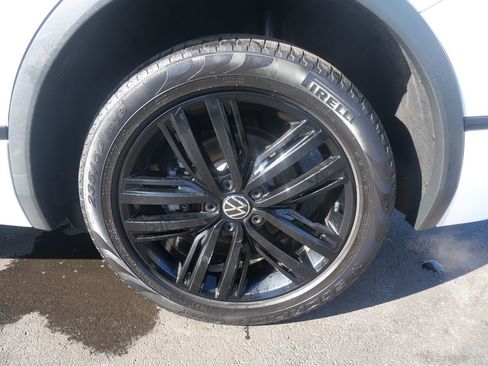 Used 2022 Volkswagen Tiguan SE R-Line image 33