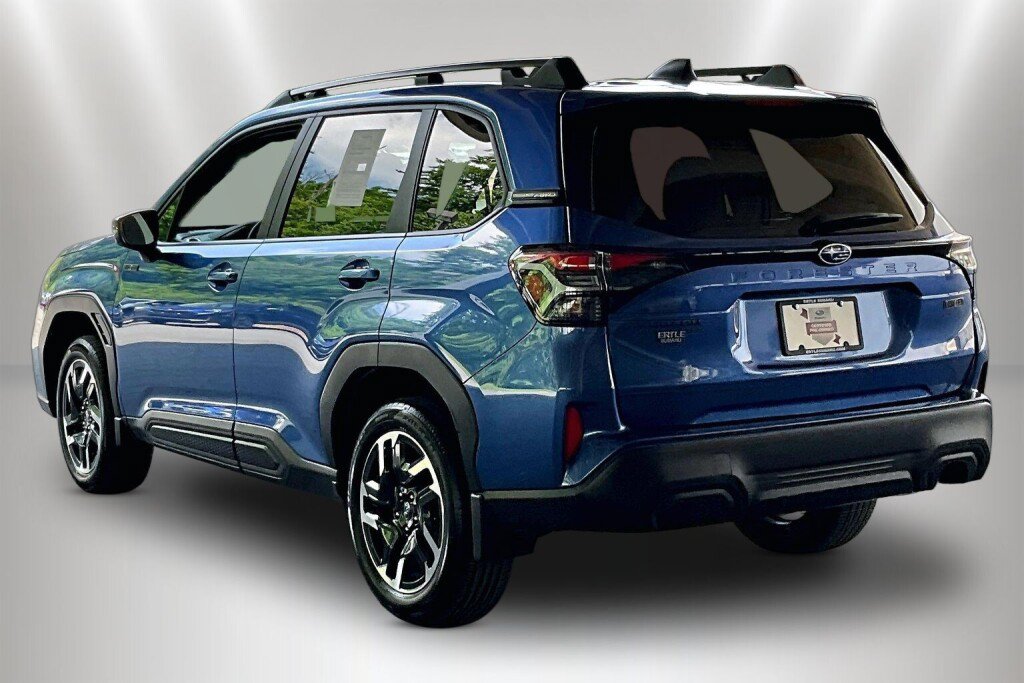 Used 2026 Subaru Forester Premium AWD/4WD image 4