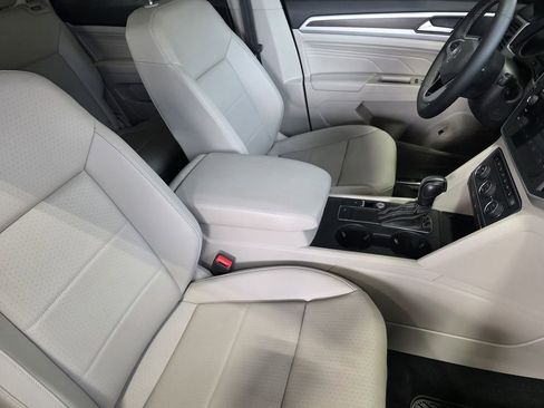 Used 2021 Volkswagen Atlas SE w/ Panoramic Sunroof Package FWD image 12