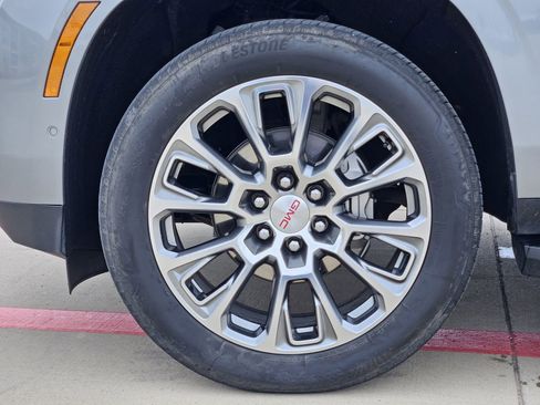 Used 2025 GMC Yukon Denali AWD/4WD image 14
