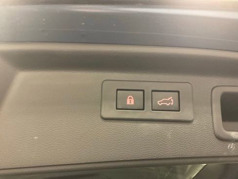 Used 2024 Subaru Forester Limited w/ Convenience Package image 27