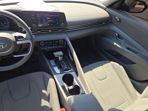 Used 2023 Hyundai Elantra Blue FWD image 18