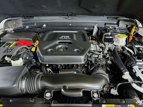 Used 2022 Jeep Wrangler Sahara image 33