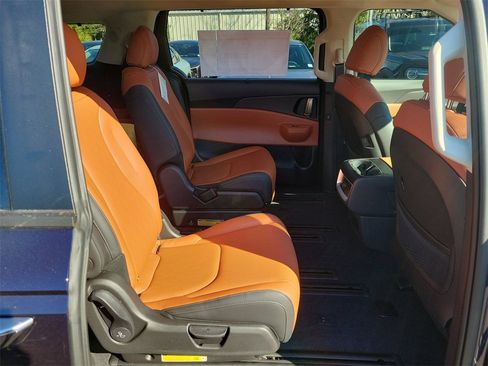 New 2026 Kia Carnival EX image 12